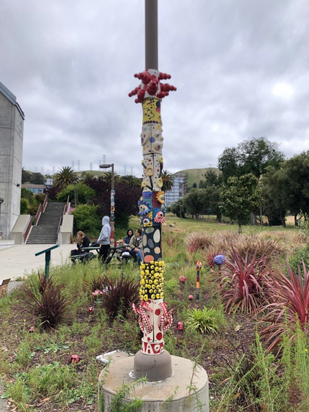 7_finished-kusama-totem-pole