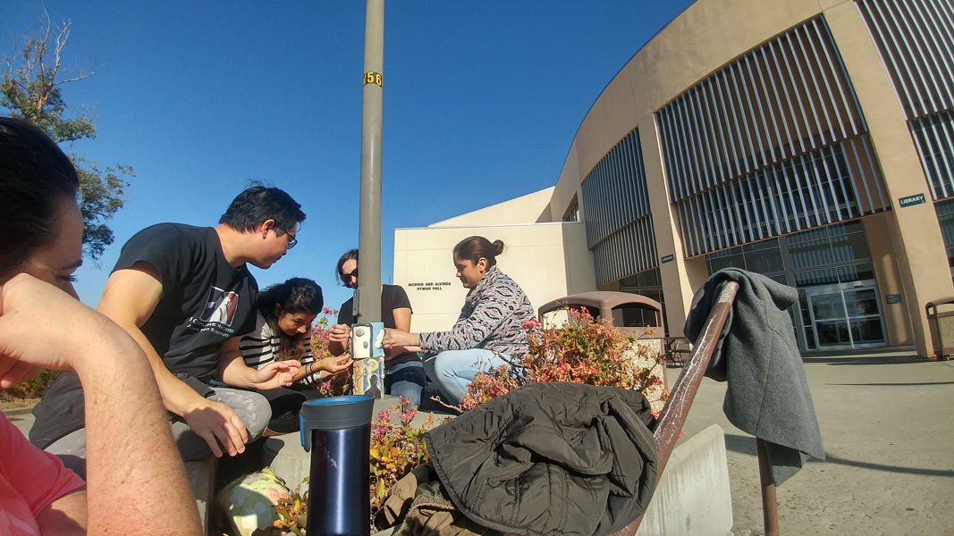 2_students-installing-totem-poles