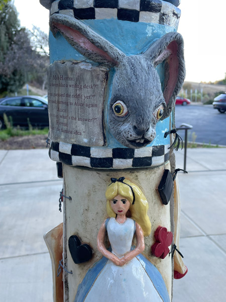 1_5_alice-in-wonderland-pole